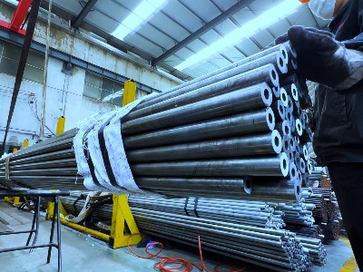 合金无缝钢管深度解析：核心原理、标准体系与应用实践